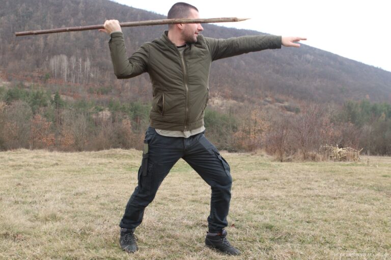 spear throwing stance